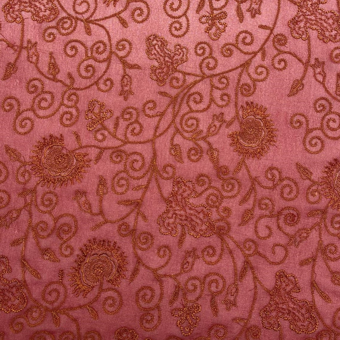 Mousseline brodée rouge - Coupe de 70cm